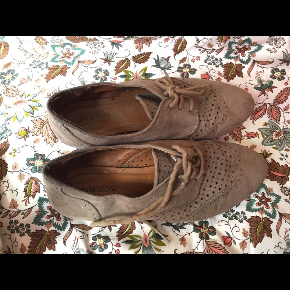 Shoes - Picture 2 of 3